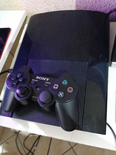 PS3 SUPER SLIM,3 CONTROLES ?