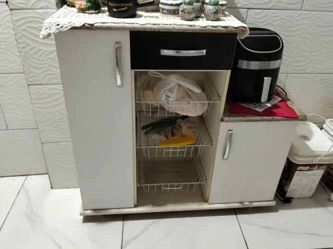 Armário para microondas com fruteira super conservado 