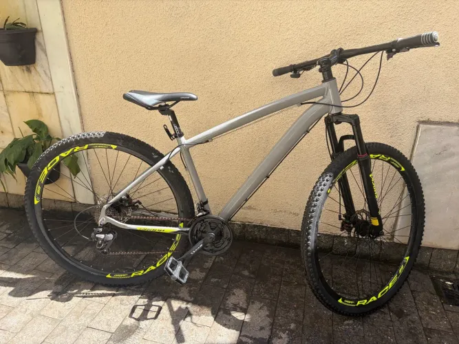 bicicleta Dropp Race alumínio freio a disco câmbio de 24 marchas