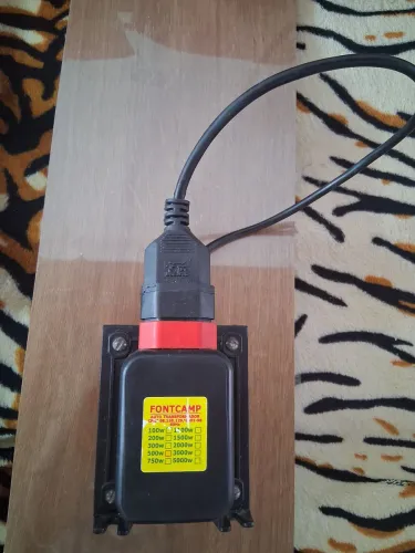 Vendo transformador universal PERFEITO. 