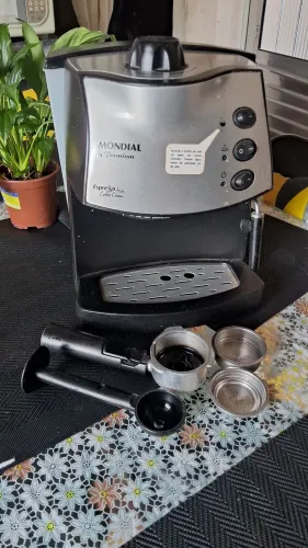 Máquina de café expresso Mondial