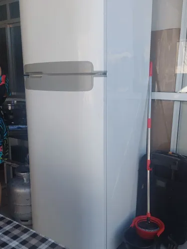 Vendo geladeira  pra trocar o  motor 600,00 