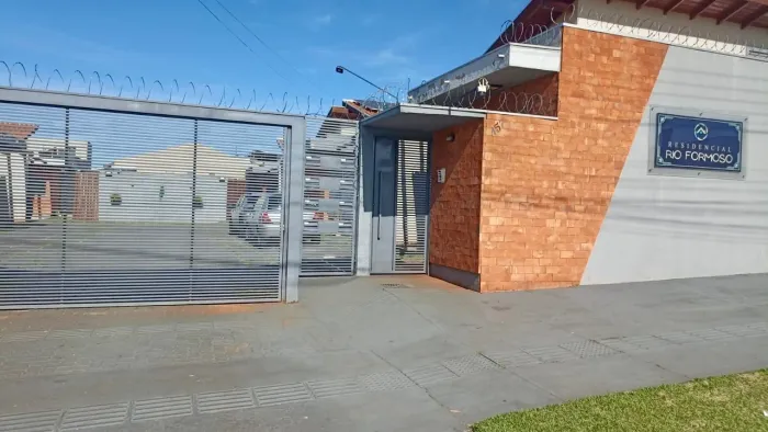 Alugo Casa Condomínio R$ 1680,00