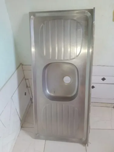 Vende- se uma pia de inox usada