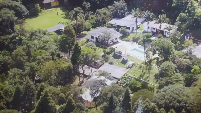 Chácara com 24.500 m2 com 04 casas - Itapecirica da Serra - 50 KM S.P.