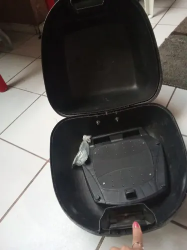 Vendedo baú de moto ,para um capacete.