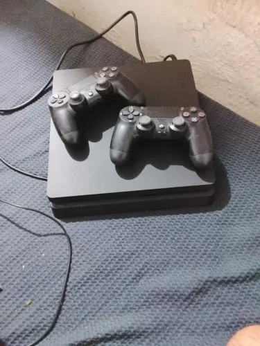 PS4 + JOGOS + 2 CONTROLES