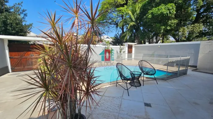 Barra da Tijuca | Casa de Condomínio 4 quartos, sendo 4 suites