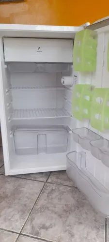 Vende-se hum frigobar usado 700 reais não entregou