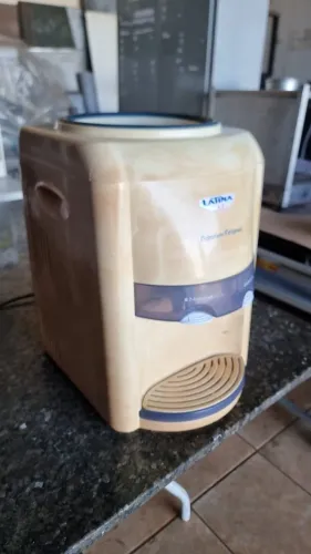 Bebedouro agua gelada de galão compressor Latina 127 volts funcionando 100%