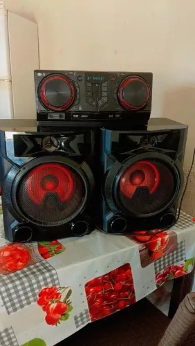 Vendo som LG 810w muito bom 