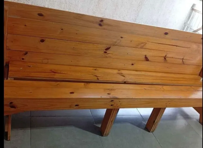 Vendo mesa de churrasco que vira banco 2,50 comprimento x 0,80 largura... R$ 750,00