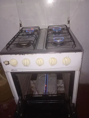 Estou de mudança vendo os dois juntos a geladeira e o fogão