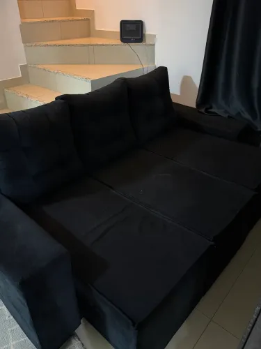 Sofá preto 3 lugares