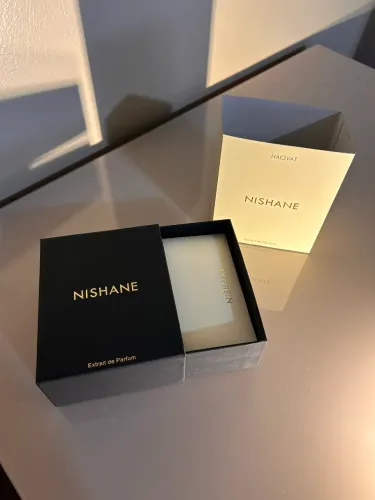 apenas caixa perfume Nishane Hacivat