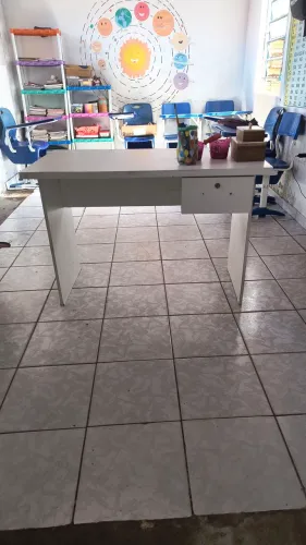 Mesa de atendimento escolar/ escritório