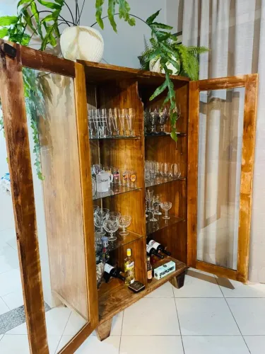 Cristaleira madeira de Lei 