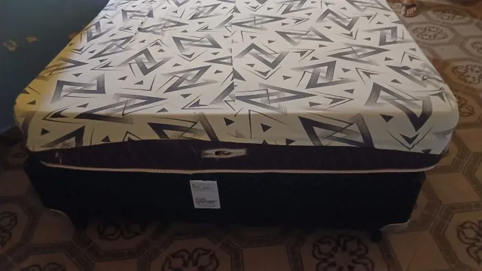Vendo cama de casal em perfeito estado 