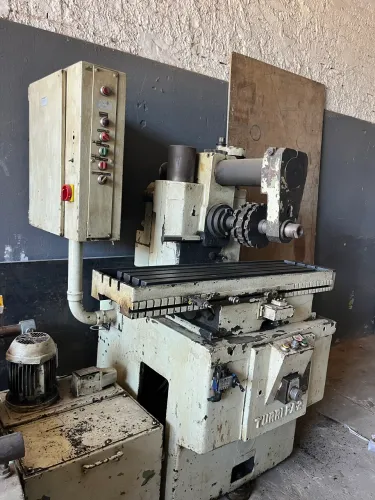 Fresadora universal automática Turri 