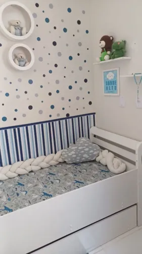 Cama de criança com boas condições 
