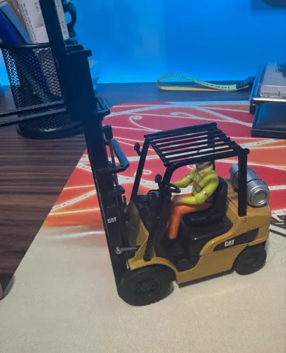 Miniatura empilhadeira CAT P5000 1:25