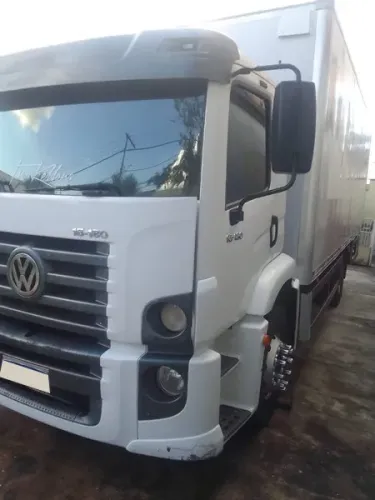 VW 15180 toco 4x2 ano 2011 com baú
