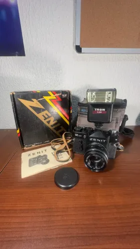 Câmera Analógica Zenit 12XP + Lente Helios 44M-6 + Na Caixa Com Manual e Flash 