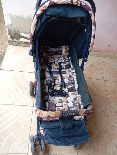 Carrinho Voyage semi novo
