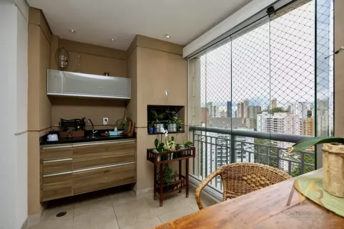 Apartamento mobiliado para locação com 3 suítes, amplo terraço gourmet e 3 vagas.