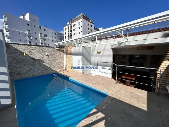 Sobrado à venda de 3 quartos piscina 4 vagas Marapé Santos/SP
