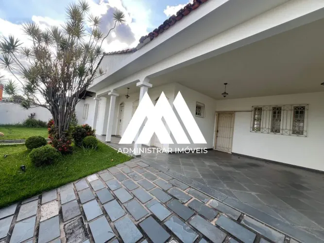 Alugo casa em Itaúna em bairro com excelente localização!