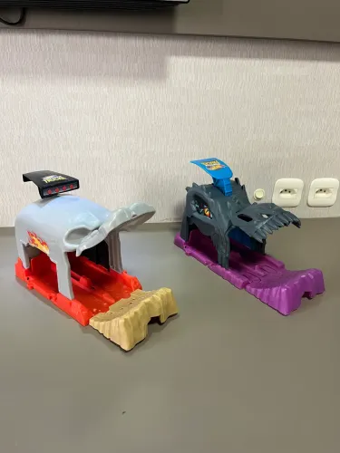 Lançador de carrinhos monstertruck hotwheels pequeno - R$ 55,00 cada