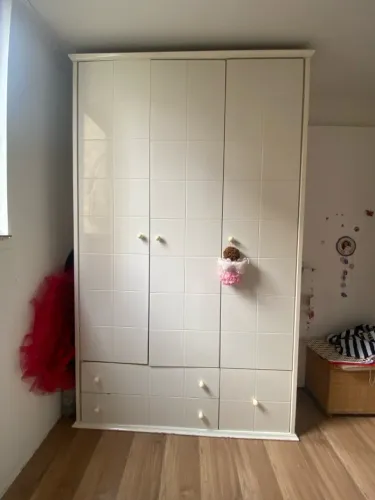 Guarda roupa em Laca