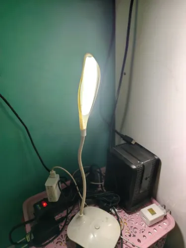 Luminária led abajur com carregador 