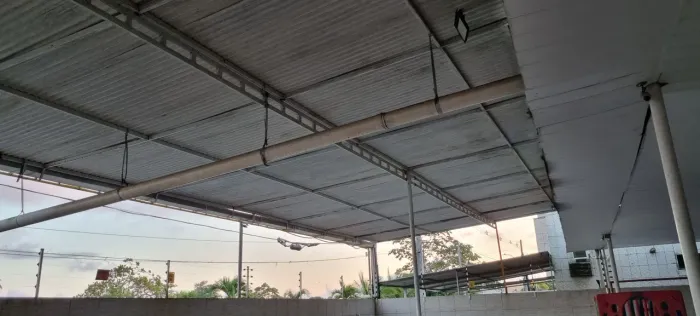 Vendo estrutura metálica