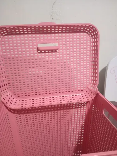 Cesta de roupa em perfeito estado