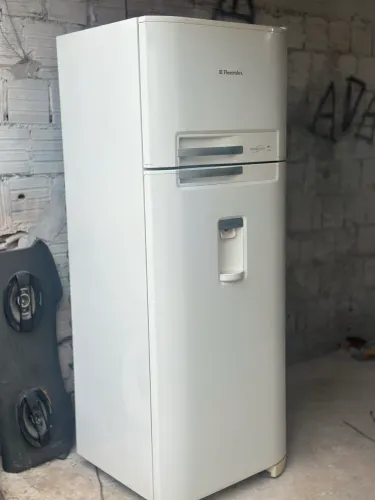 Geladeira Eletrolux 470 litros
