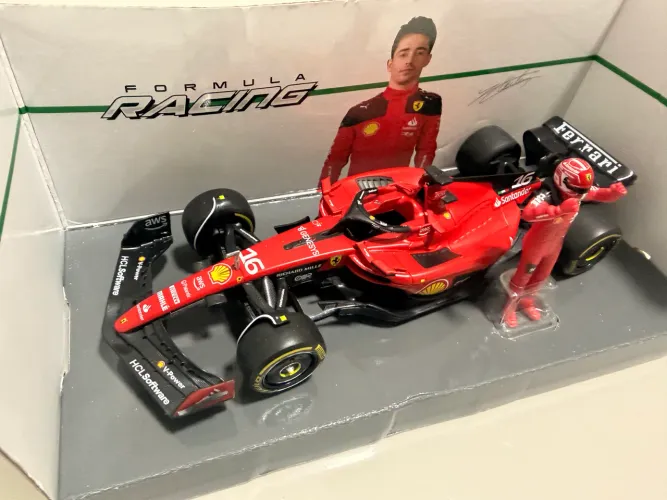 Miniatura Ferrari Fórmula 1 Burago 1/24 com Boneco Leclerc