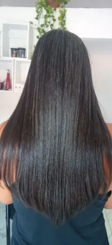 Contrata-se manicure com urgência