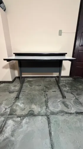 Mesa Escritório Branca 90x90 Dois Níveis - Estrutura Metálica Cinza, Home Office