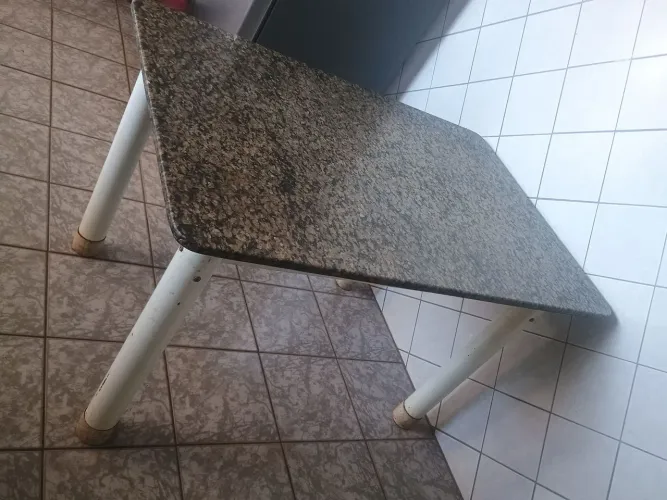 Mesa sem cadeira