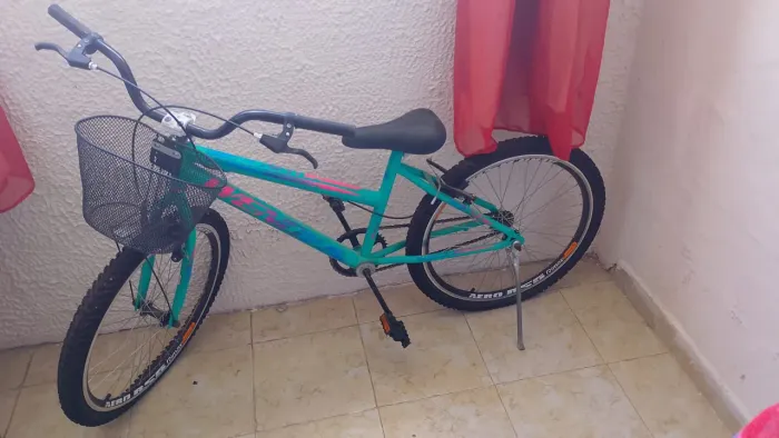 Vendo bicicleta semi nova