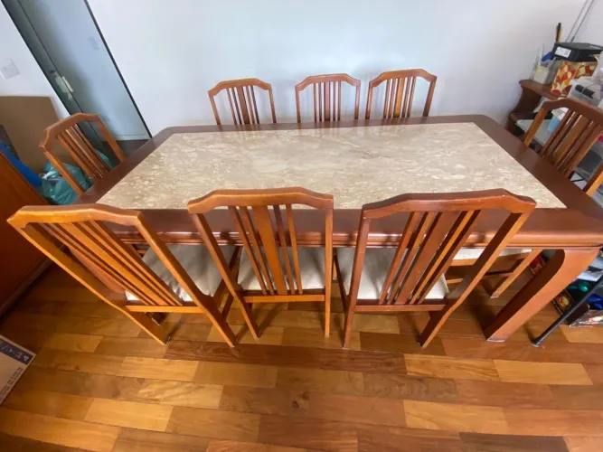 Mesa de Jantar em Pedra Travertino com 8 Cadeiras - Em Perfeito Estado