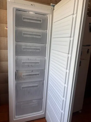 Freezer Vertical EOS