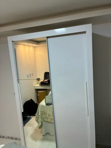 Guarda-roupa branco