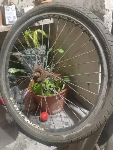 Peças de bicicleta roda traseira 40,00 leia