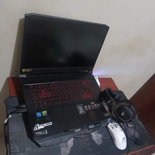 VENDO NITRO 5 - NOTEBOOK GAMER COM HEADSET, MOUSE E BASE RESFRIADORA