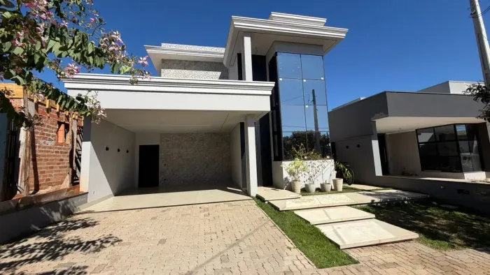 LINDA CASA À VENDA - CONDOMÍNIO VOLPI