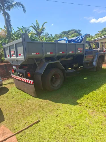 Caminhão em perfeito estado pronto pra trabalhar