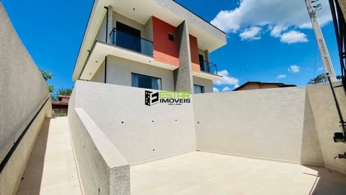 Lindo sobrado com 140m² e amplo quintal no Jardim dos Pinheiros!